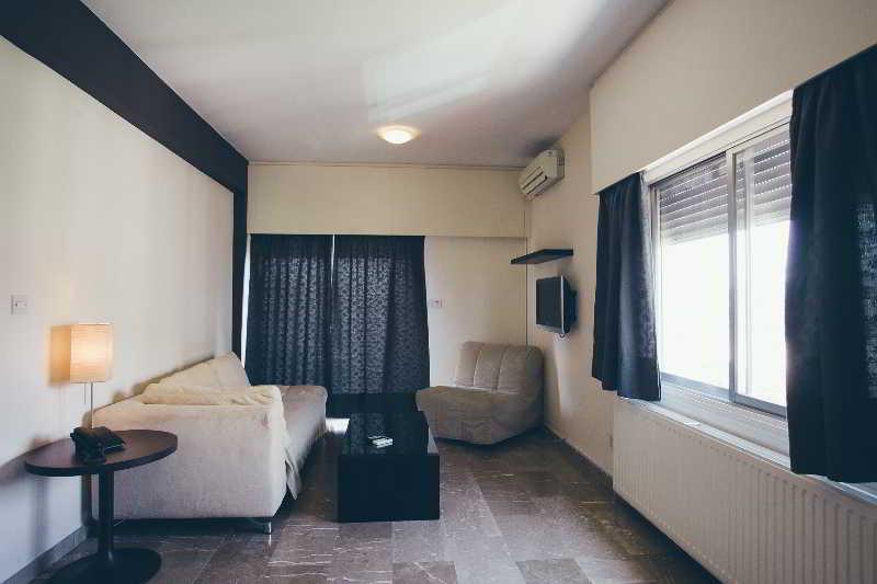 Vega Apartments リマソール エクステリア 写真