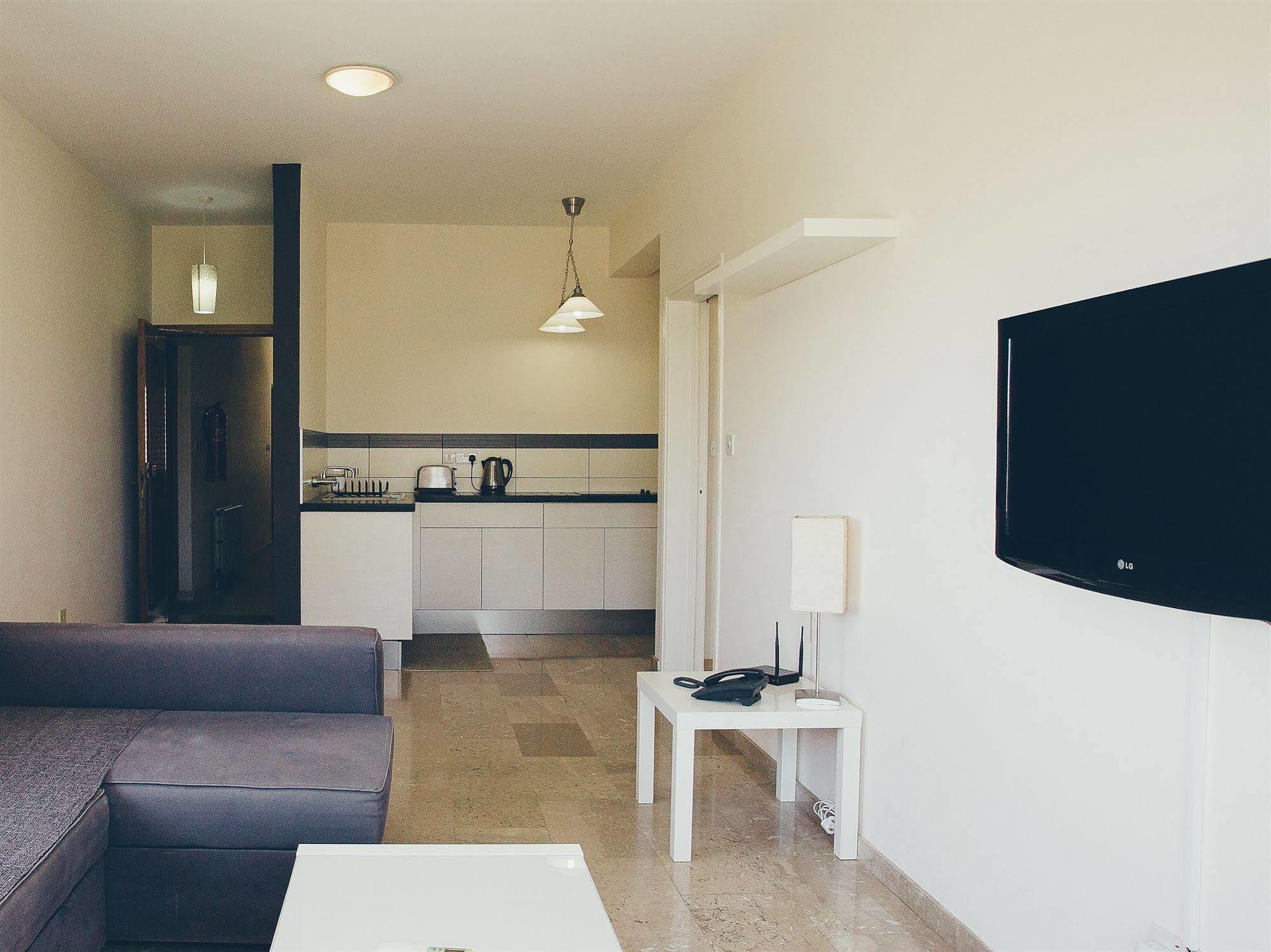 Vega Apartments リマソール エクステリア 写真
