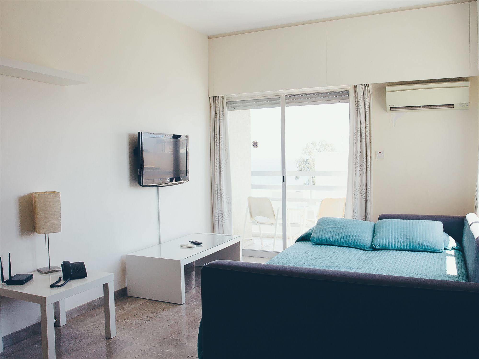 Vega Apartments リマソール エクステリア 写真