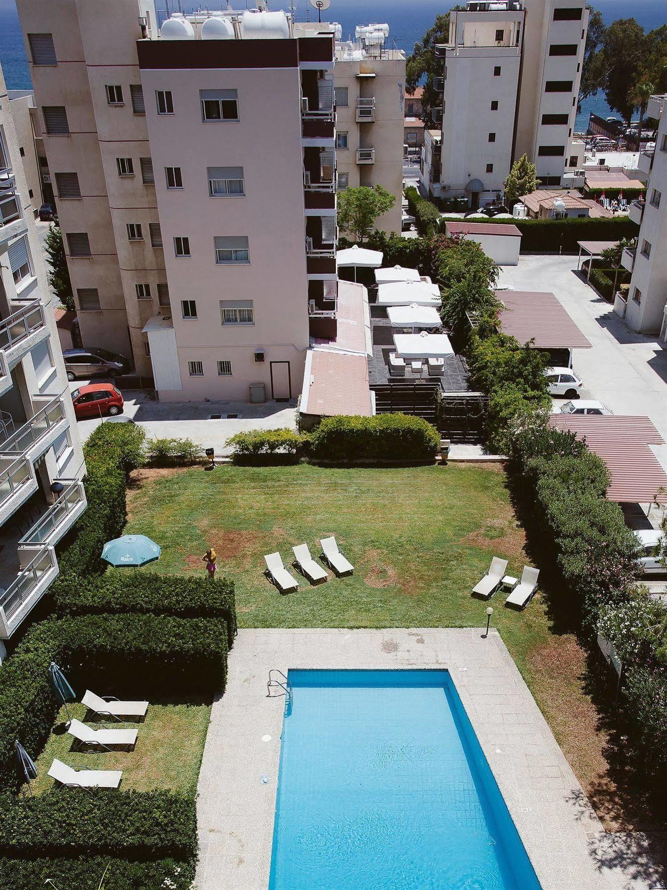 Vega Apartments リマソール エクステリア 写真